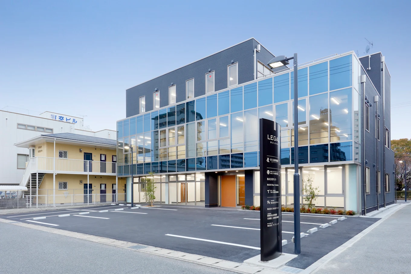 LEGAビル外観